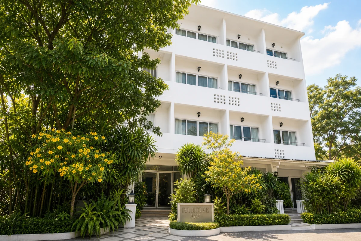 บรรยากาศร่มรื่นของ PJ House